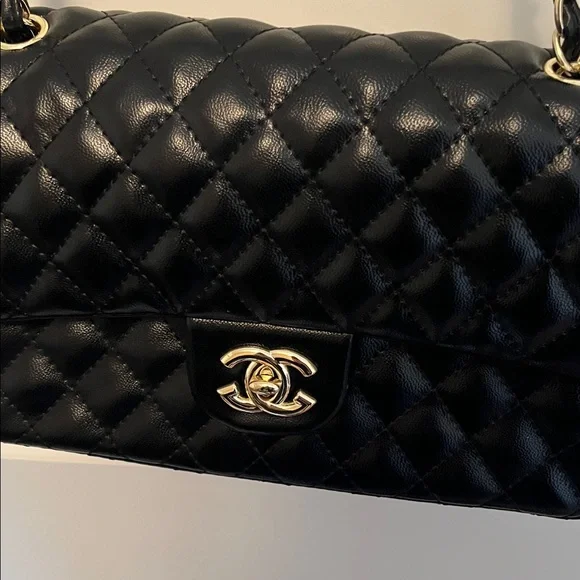Chanel Designer Bag🔥🔥🔥 - Picture 2 of 4